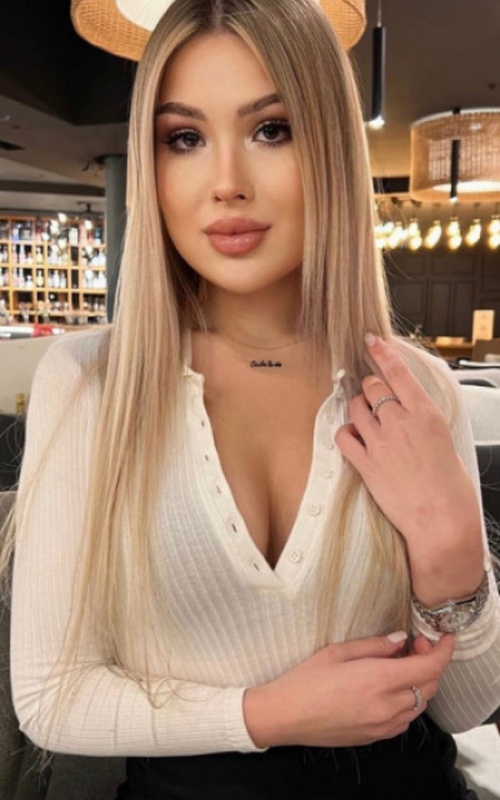 Experience Unforgettable Moments with Nina Valente Tonight