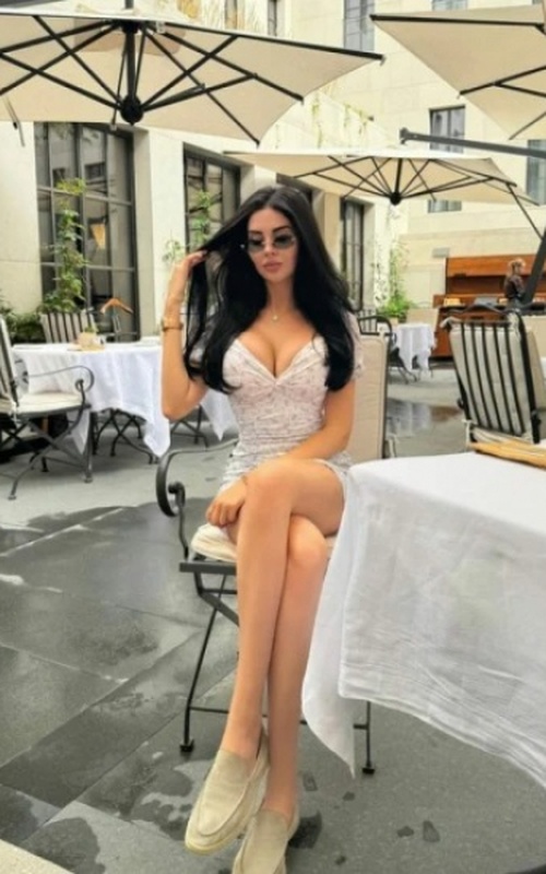 Experience Unforgettable Moments with Thalia Bruni by Your Side